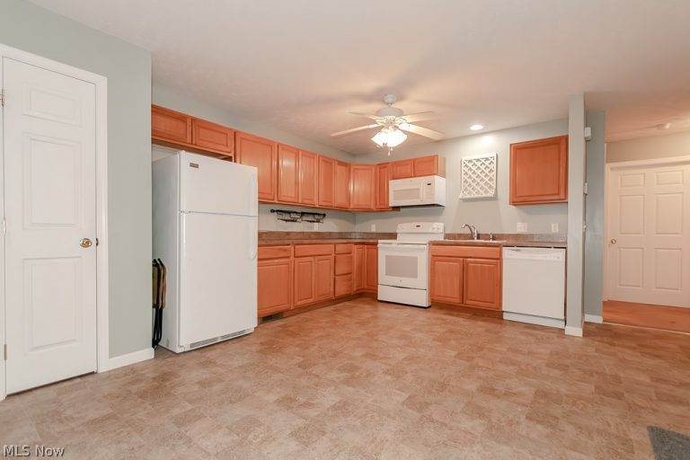 5930 Lake Road #1402, Ashtabula, OH - Photo 8