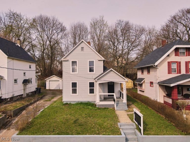 994 Moeller Avenue, Akron, OH, 44307