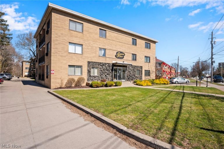 20312 Lorain Road #112, Fairview Park, OH - Photo 2
