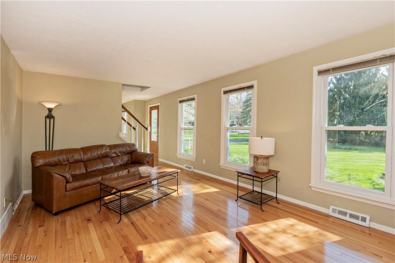 75 Maple Hill Drive, Chagrin Falls, OH - Photo 5