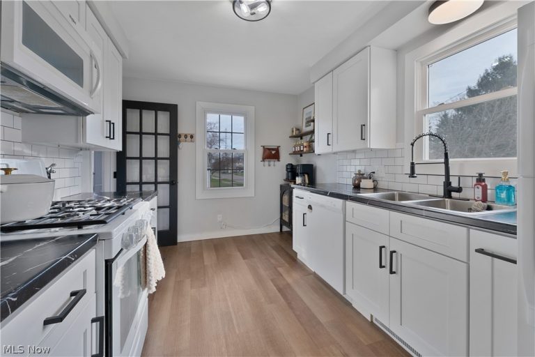 261 Sexton Street, Struthers, OH - Photo 4