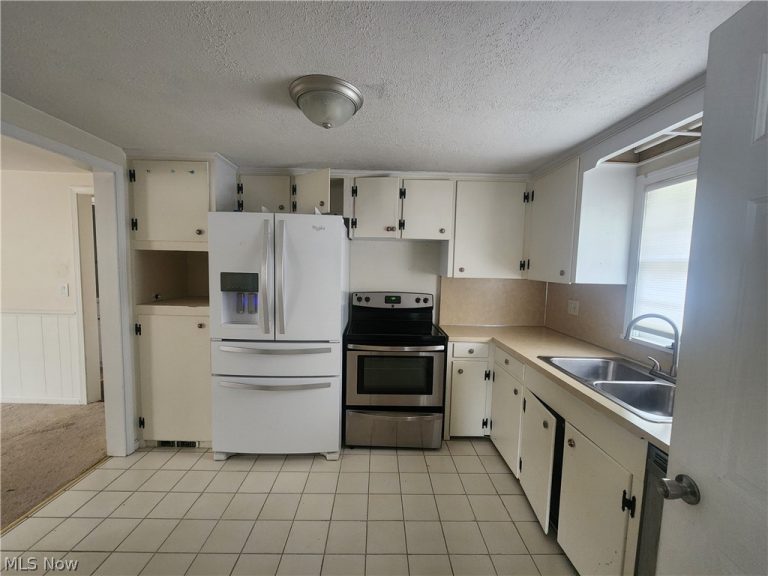 1367 Elmwood Avenue, North Canton, OH - Photo 5