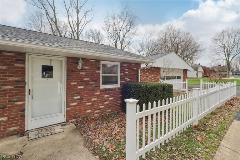 402 Yager Road, New Franklin, OH - Photo 5