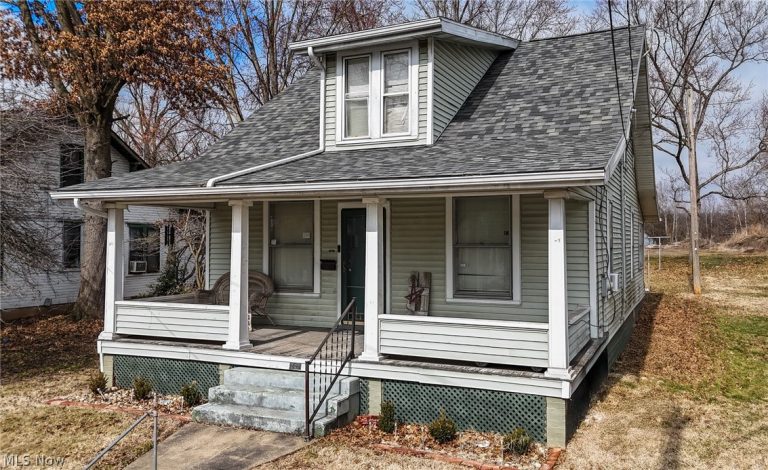 207 Kenwood Street, Marietta, OH - Photo 2