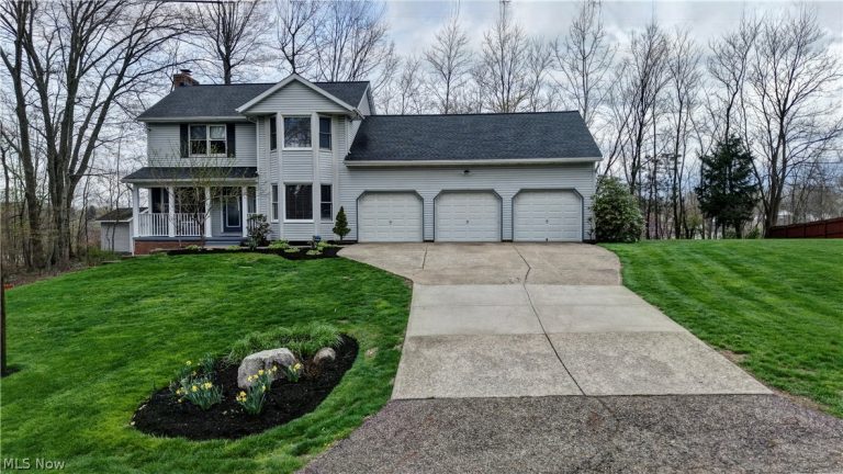 717 Pine Hills Drive, Massillon, OH, 44646