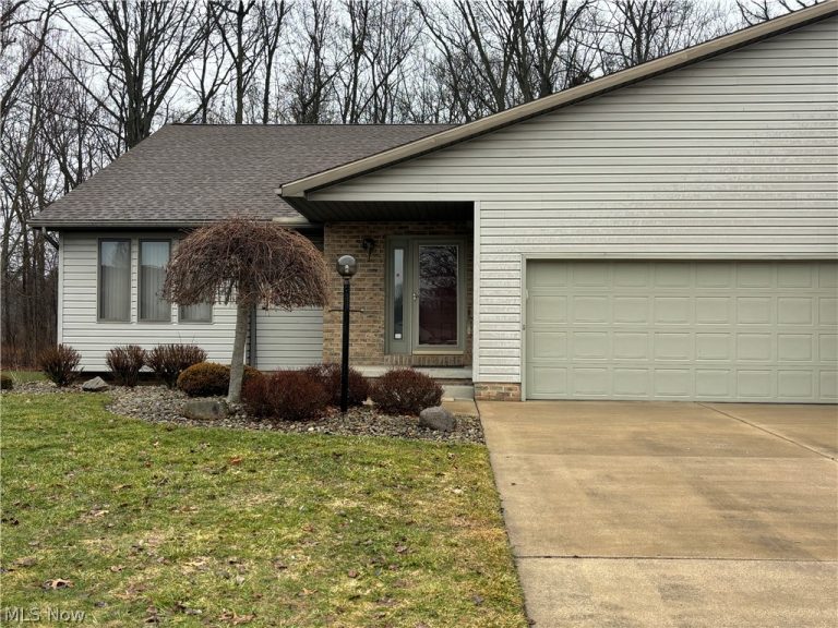 4175 Fawn Trail #A, Warren, OH - Photo 3