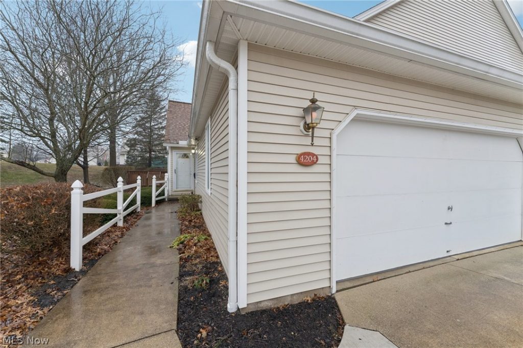 4204 Castle Ridge, Copley, OH
