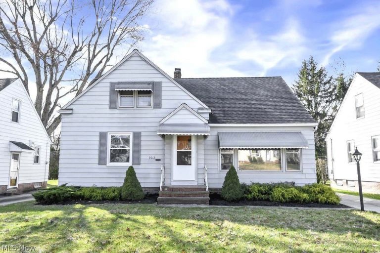 5012 Barton Road, Lyndhurst, OH - Photo 2