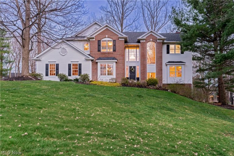 17431 Rambling Creek Trail, Chagrin Falls, OH - Photo 2