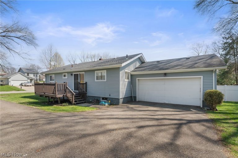 888 Orchard Avenue, Barberton, OH - Photo 3