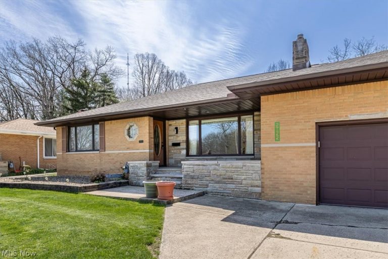 5855 Ridgewood Drive, Parma, OH - Photo 2