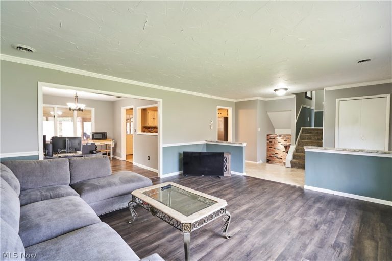 8585 Carmichael Drive, Chesterland, OH - Photo 4