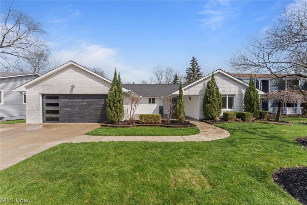 13876 Olde Orchard Road, Strongsville, OH