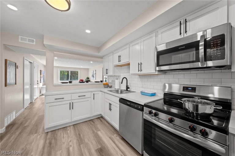 21045 Southbend Circle #8, Rocky River, OH - Photo 5