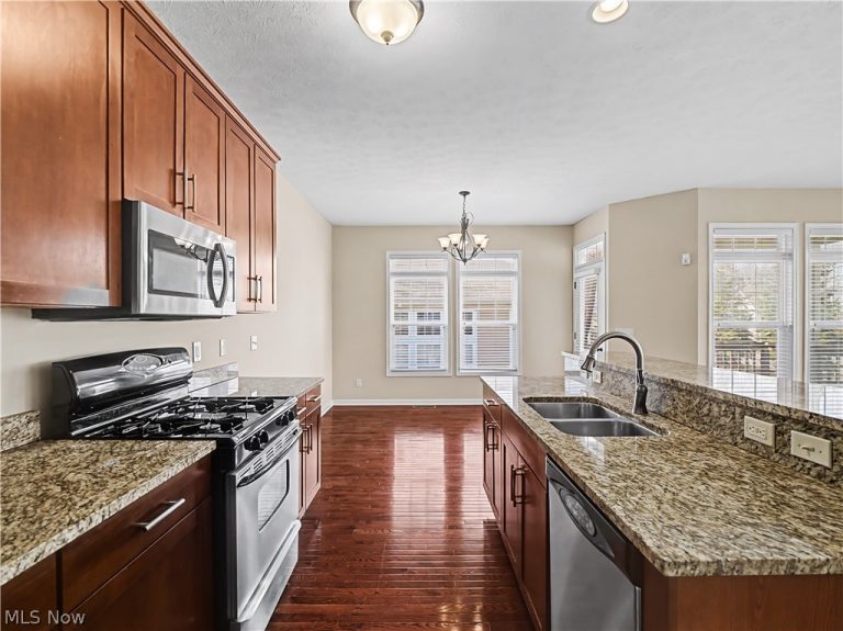 5820 Red Rock Court, Seven Hills, OH - Photo 6