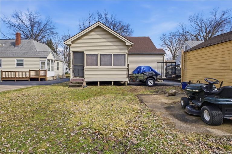 696 Meadowbrook Avenue, Warren, OH - Photo 5