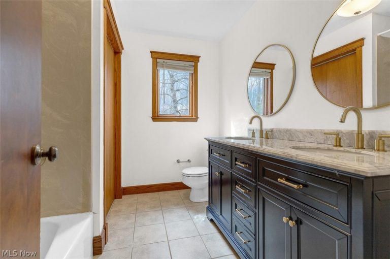 12560 Bass Lake Road, Chardon, OH - Photo 6