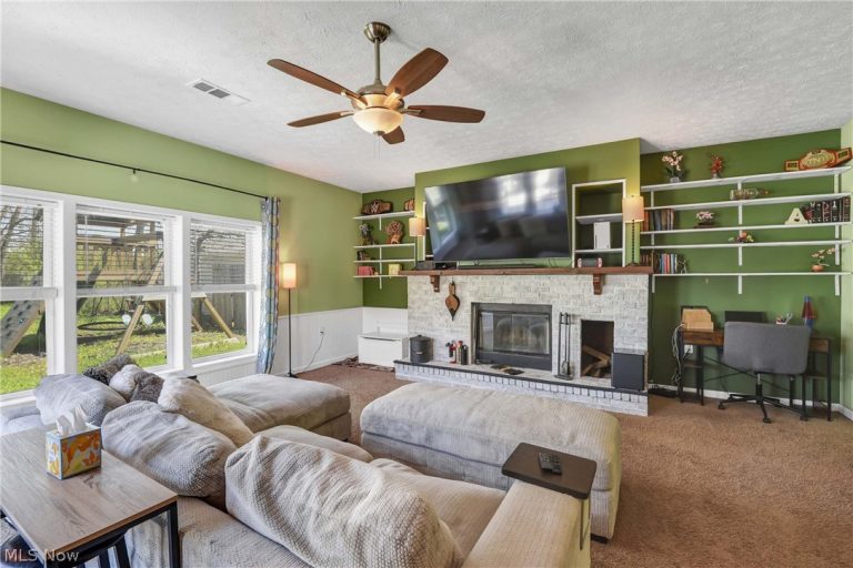 5627 Burns Road, North Olmsted, OH - Photo 2