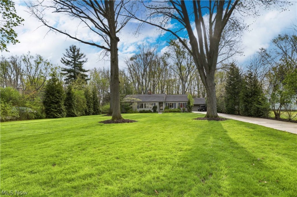 4499 Dover Center Road, North Olmsted, OH