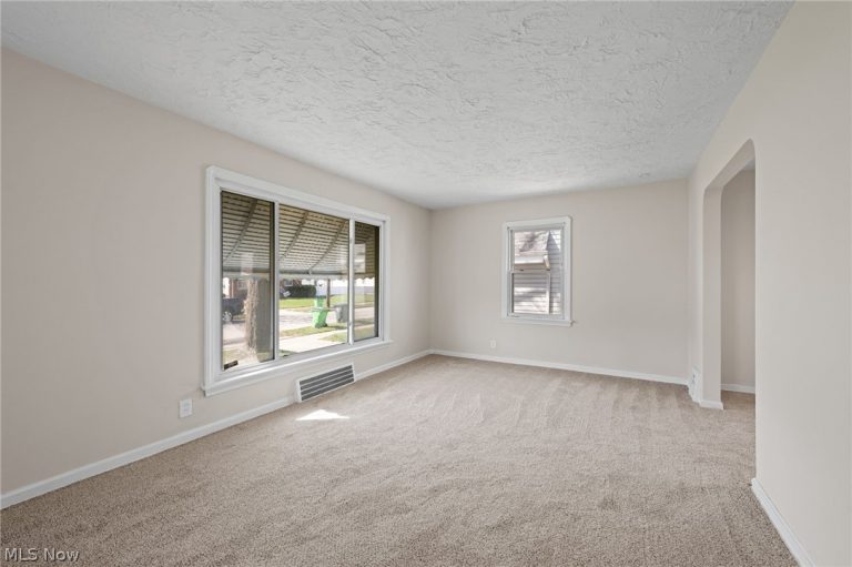 21391 Westport Avenue, Euclid, OH - Photo 3