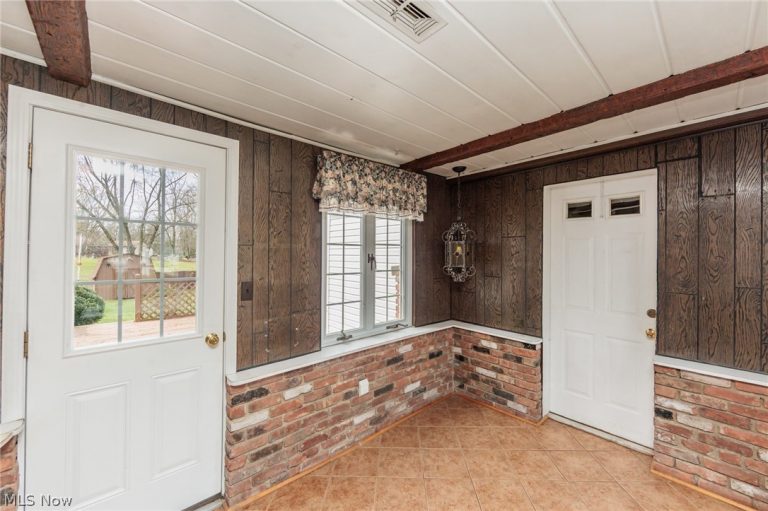 10136 Ridge Road, North Royalton, OH - Photo 5