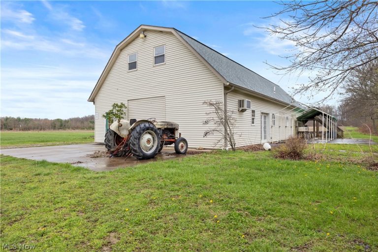 12488 Baumhart Road, Amherst, OH - Photo 5