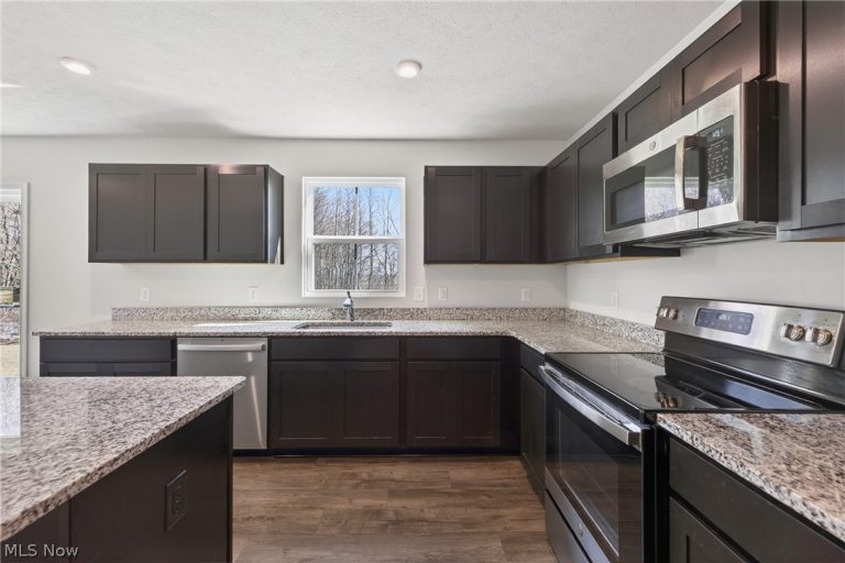 2457 Bishop Oval, Barberton, OH - Photo 6