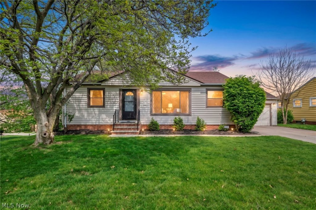 11908 Glamer Avenue, Parma, OH