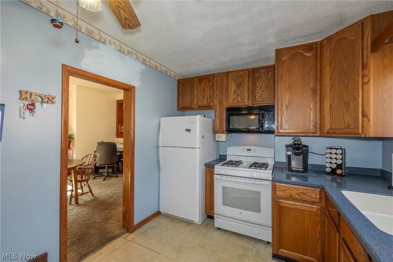 145 Pearl Street, Amherst, OH - Photo 5