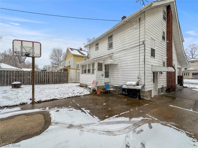 32 Como Street, Struthers, OH - Photo 3