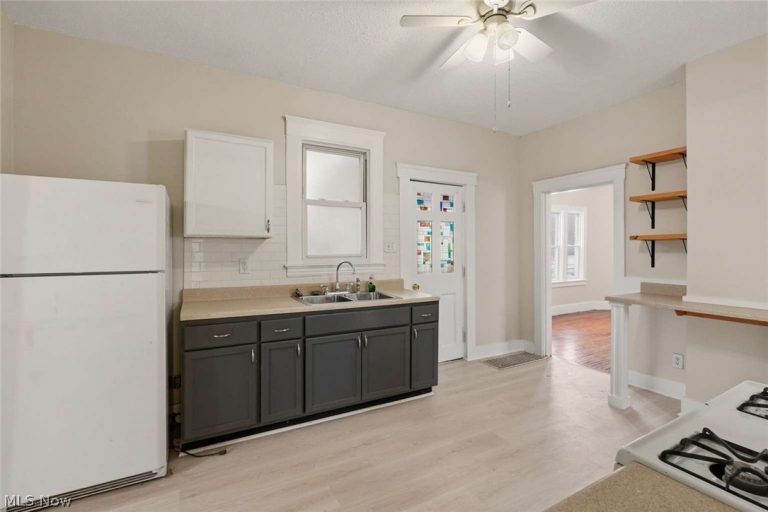 1714 Castle Avenue, Cleveland, OH - Photo 6