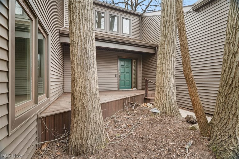 1536 Baycrest Drive, Canton, OH - Photo 8