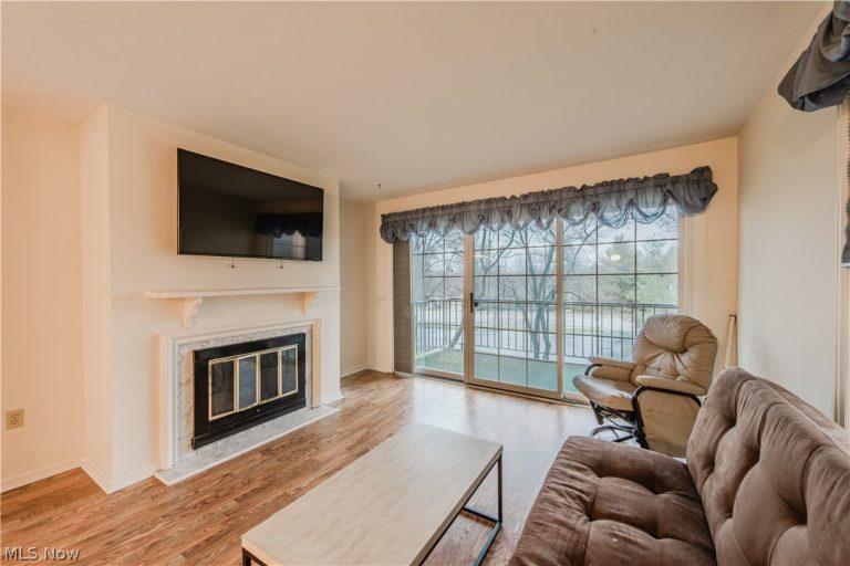 22701 Center Ridge Road #207, Rocky River, OH - Photo 4
