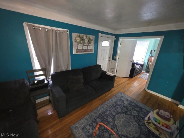 15205 Harvard Avenue, Cleveland, OH - Photo 8