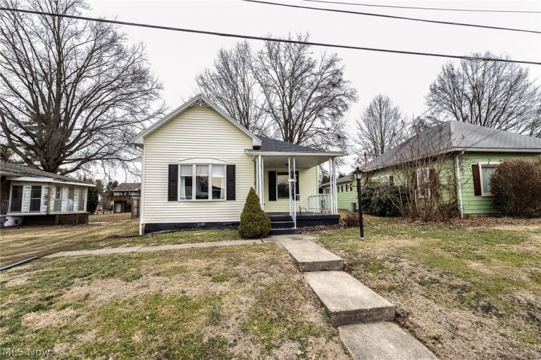 107 37th Street, Vienna, WV - Photo 2