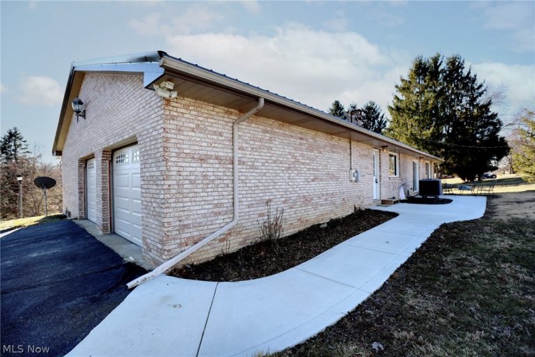 125 Meadowood Drive, New Cumberland, WV - Photo 3