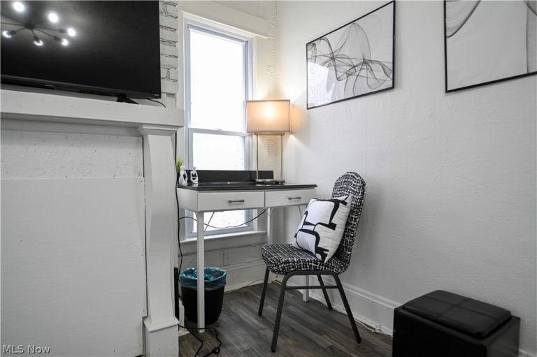 1856 Lampson Road #DW, Cleveland, OH - Photo 6