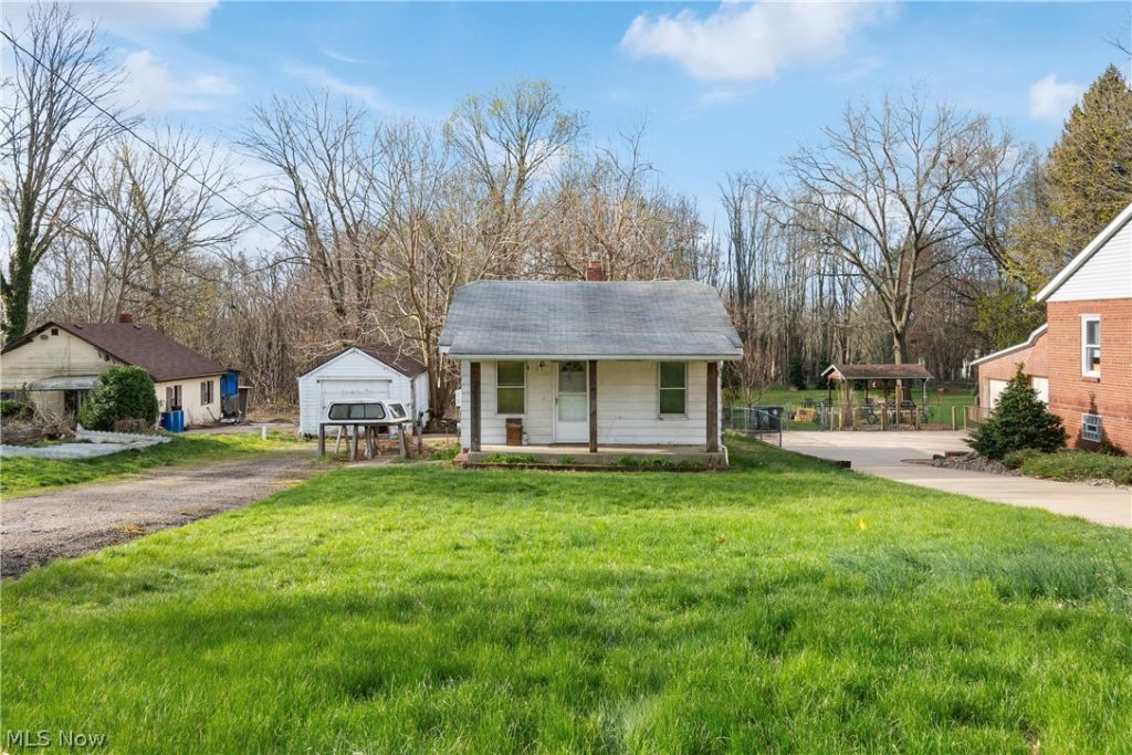 1664 Woods Road, Akron, OH