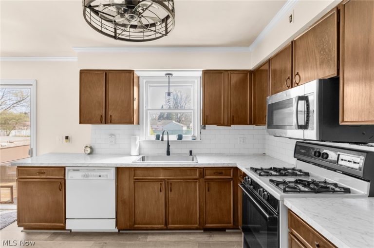 3807 Cumberland Drive, Youngstown, OH - Photo 5