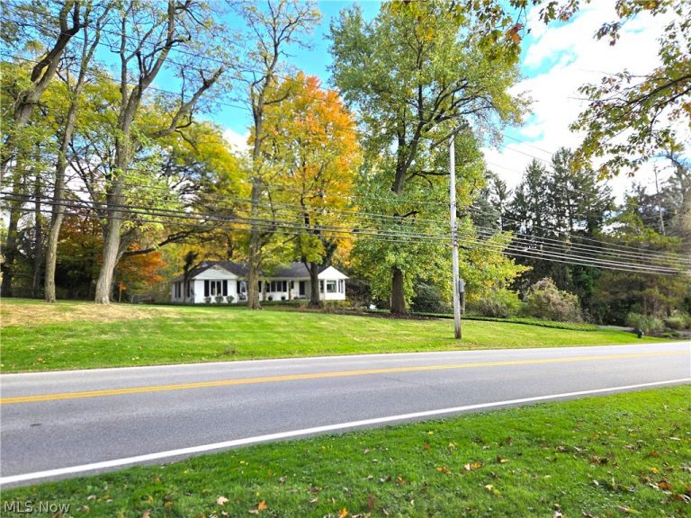 4639 Brainard Road, Chagrin Falls, OH - Photo 5