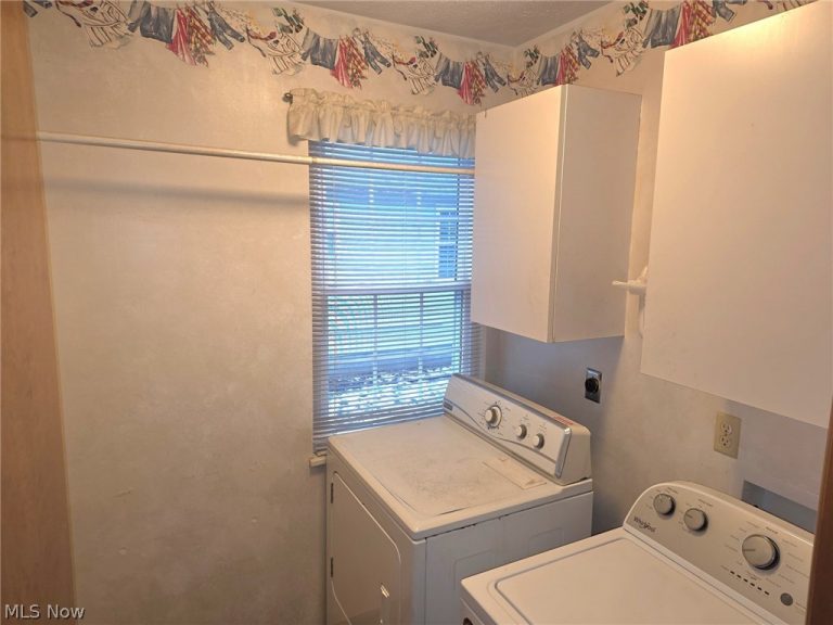 38450 Crossbrook Avenue, Willoughby, OH - Photo 6