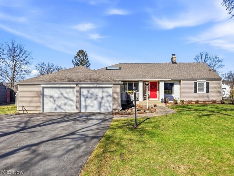 569 Atterbury Boulevard, Hudson, OH - Photo 2