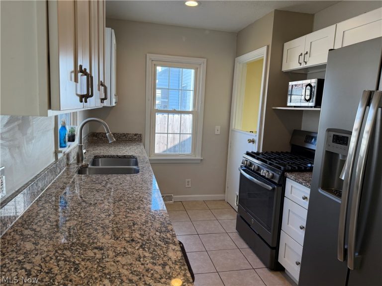 438 Grant Street, McDonald, OH - Photo 6