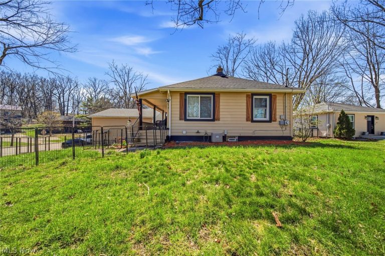 674 Portage Lakes Drive, Akron, OH - Photo 3