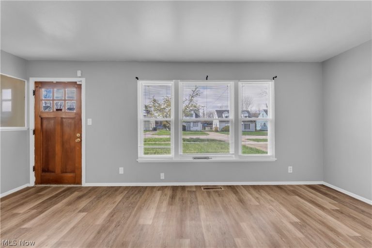 17401 Wayne Drive, Cleveland, OH - Photo 3