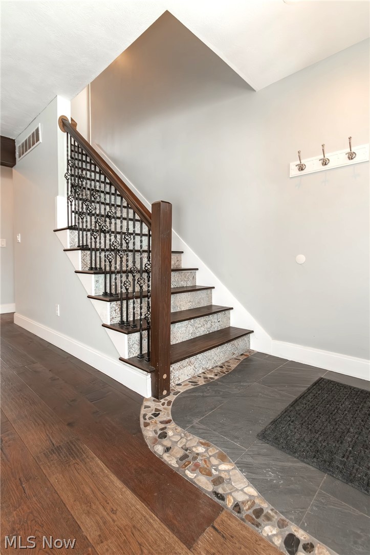 18919 Ravenna Road, Chagrin Falls, OH - Photo 6