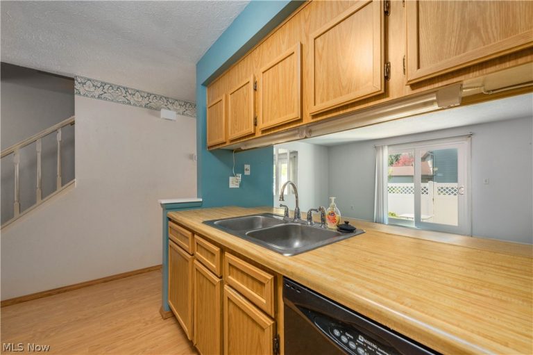 106 Maria Drive, Bedford, OH - Photo 8