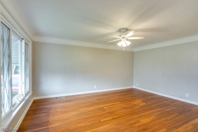 8208 Wainstead Drive, Parma, OH - Photo 8