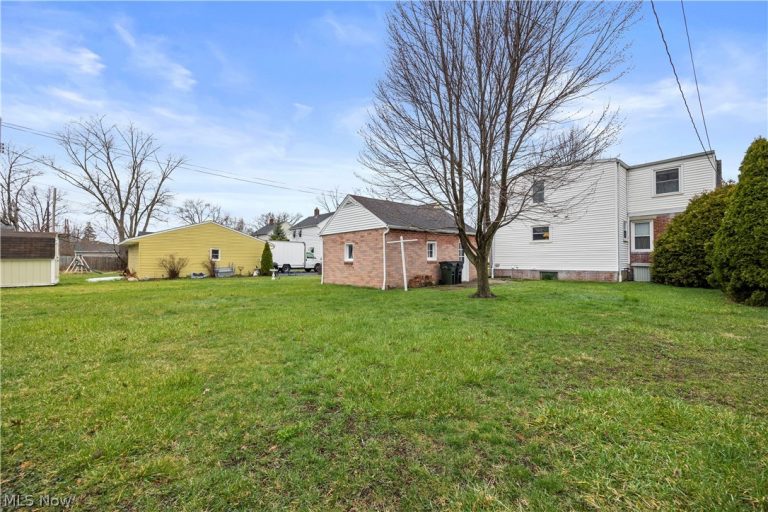 137 Lafayette Street, Elyria, OH - Photo 8