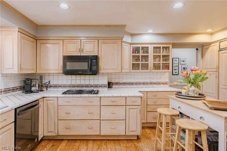 26301 Annesley Road, Beachwood, OH - Photo 8